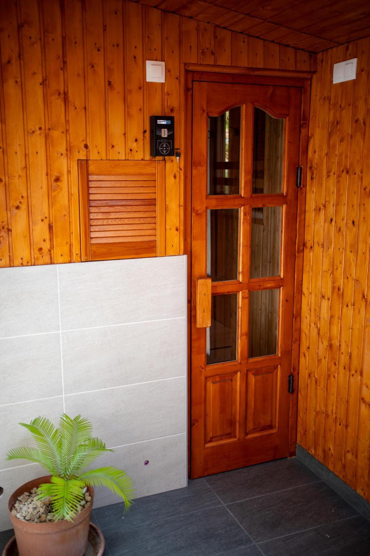 Holiday Apartmanhaz Gyula Exterior foto
